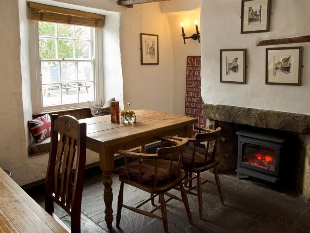 Kings Arms Hotel Abergavenny Exterior foto