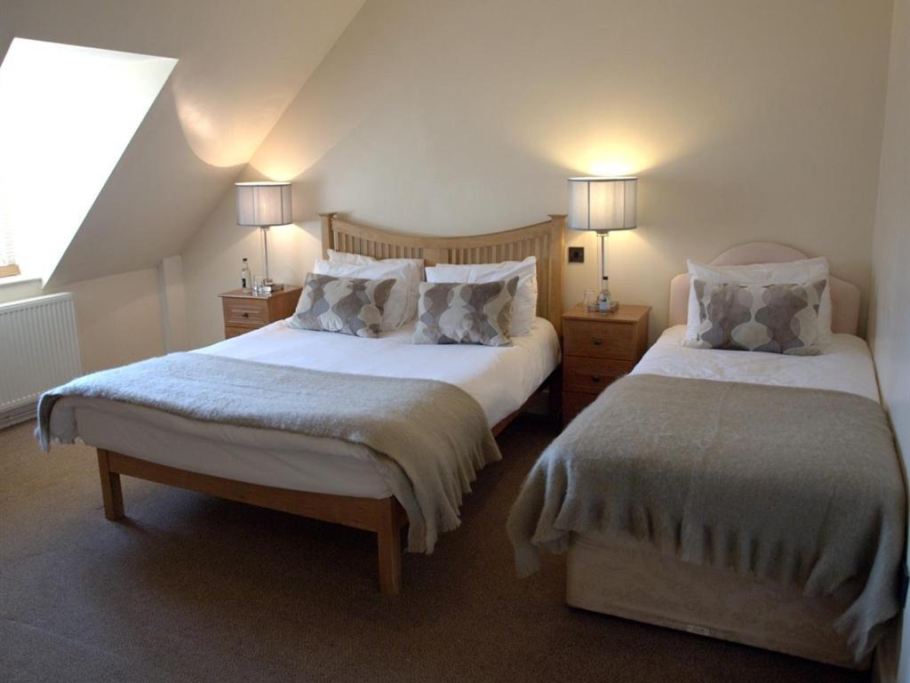 Kings Arms Hotel Abergavenny Zimmer foto