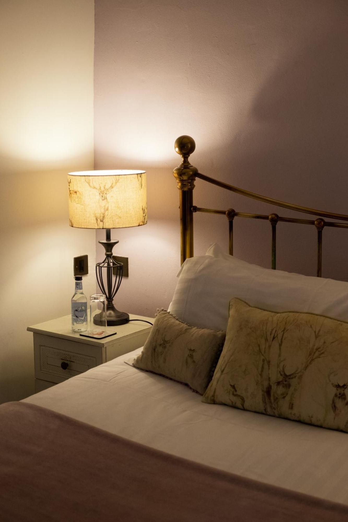 Kings Arms Hotel Abergavenny Zimmer foto