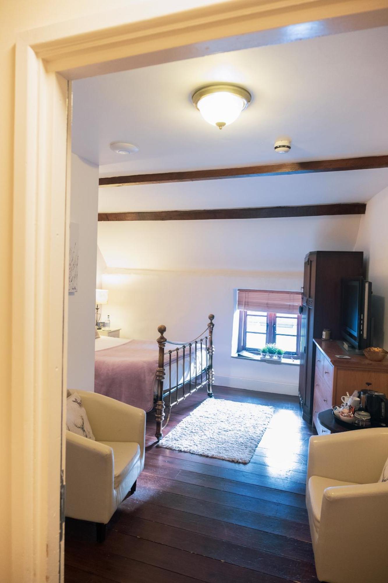 Kings Arms Hotel Abergavenny Zimmer foto