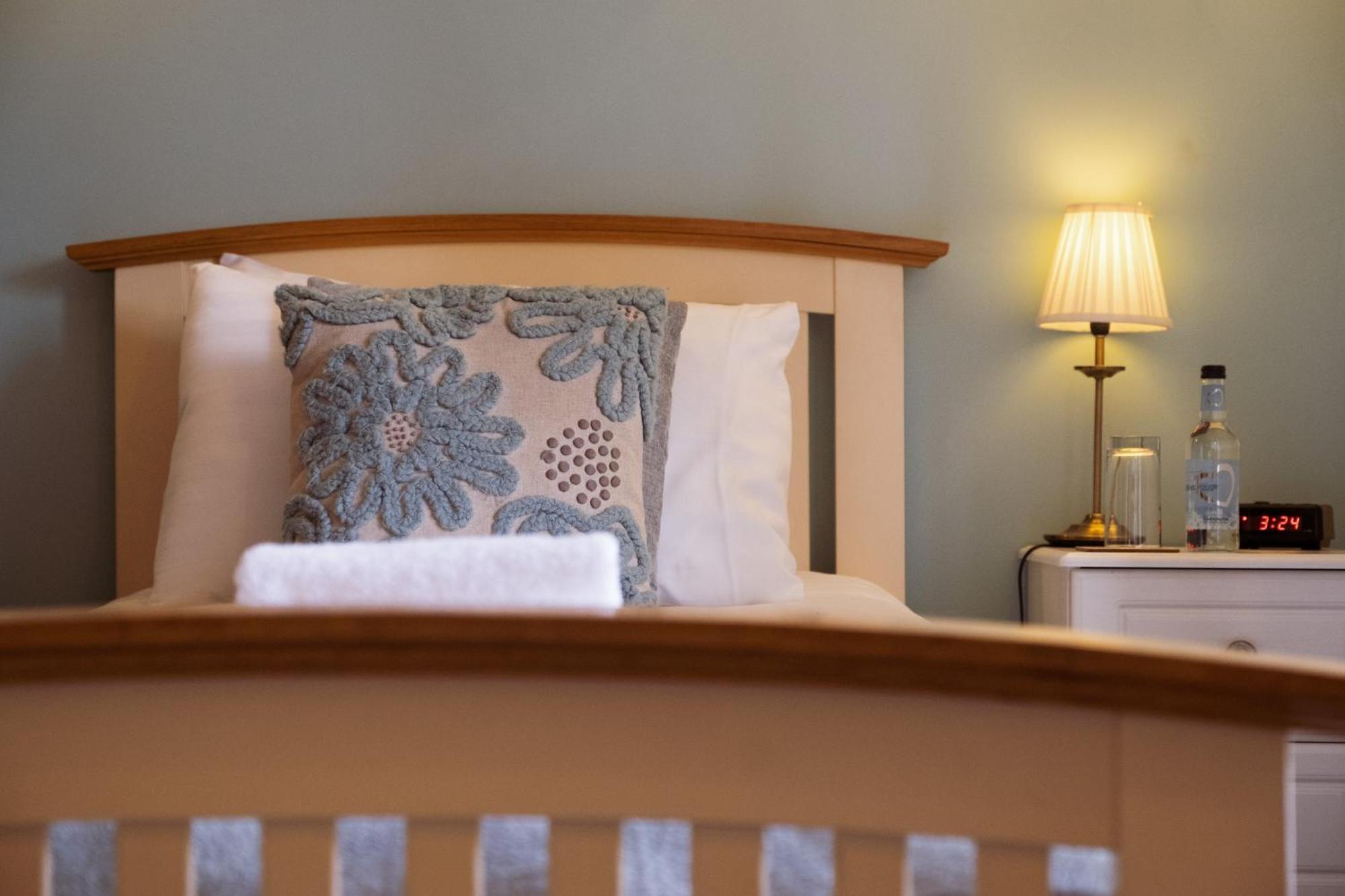 Kings Arms Hotel Abergavenny Zimmer foto